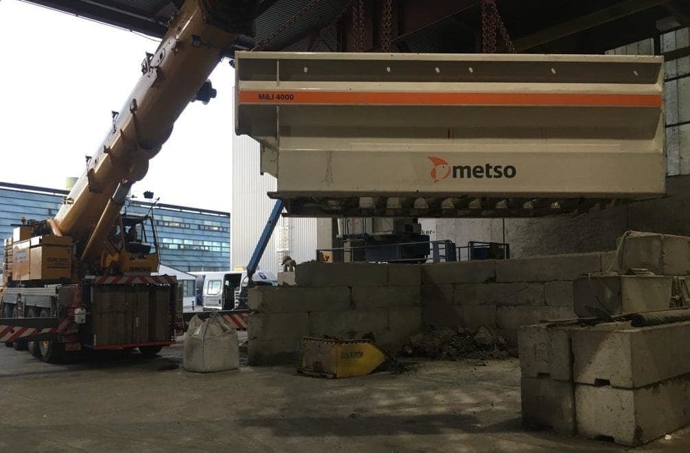 Metso_Schredder-Tischwechsel_KEZO-Hinwil_01-e1543484509378