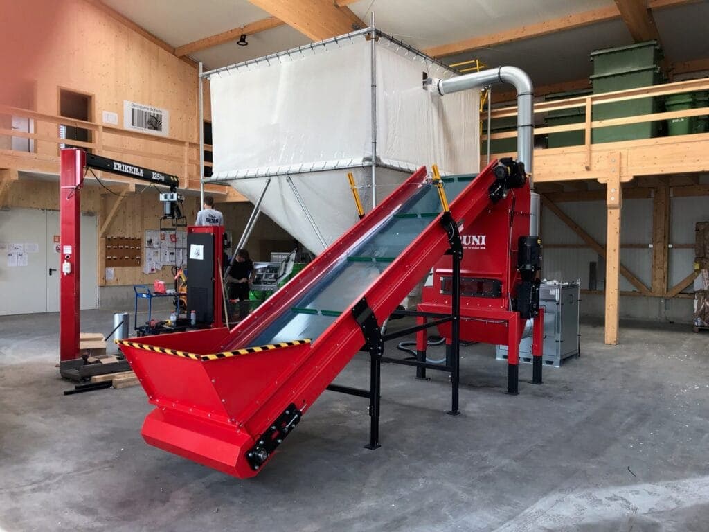 RUNI_SK 370_Förderband_Vorbrecher_Gebläse_Silo_Henny