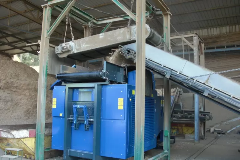 Holz-u.-Stockrecycling_Husmann_Feinzerkleinerer-HFG-V_Maschine-1