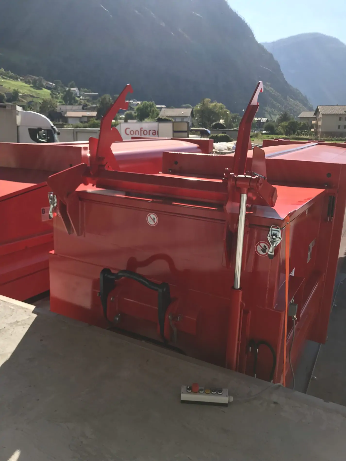 Husmann-SPB-24_Conforama-Visp_SRS8-e1550828053970