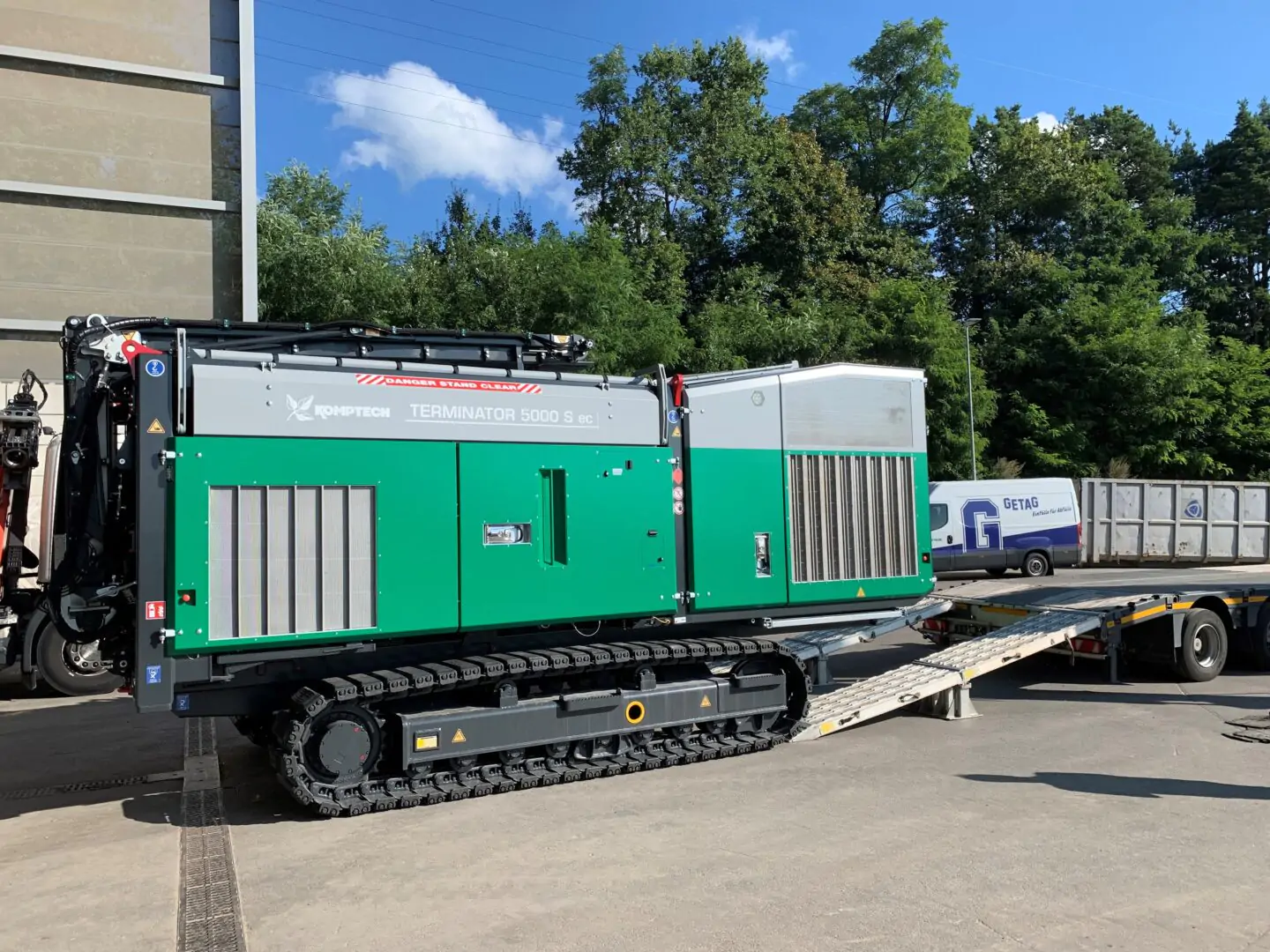 Komptech_Terminator 5000 SD_Track_Abgeladen von LKW_Vadec