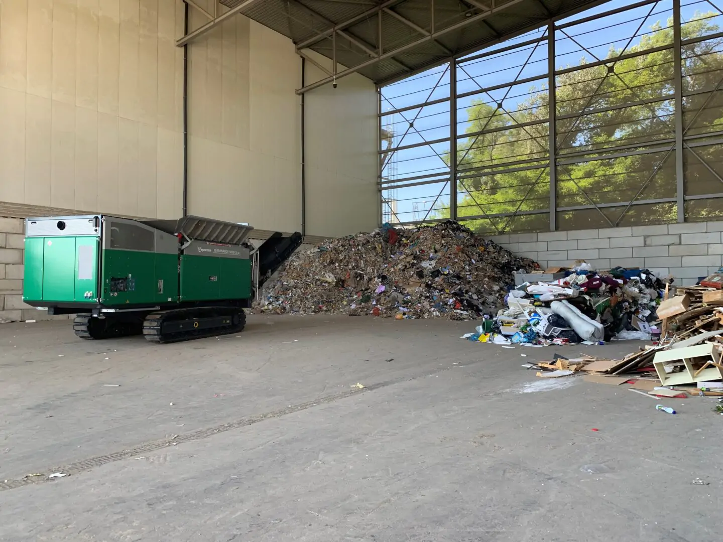 Komptech_Terminator 5000 SD_Track_geschreddertes und ungeschreddertes Material_Vadec