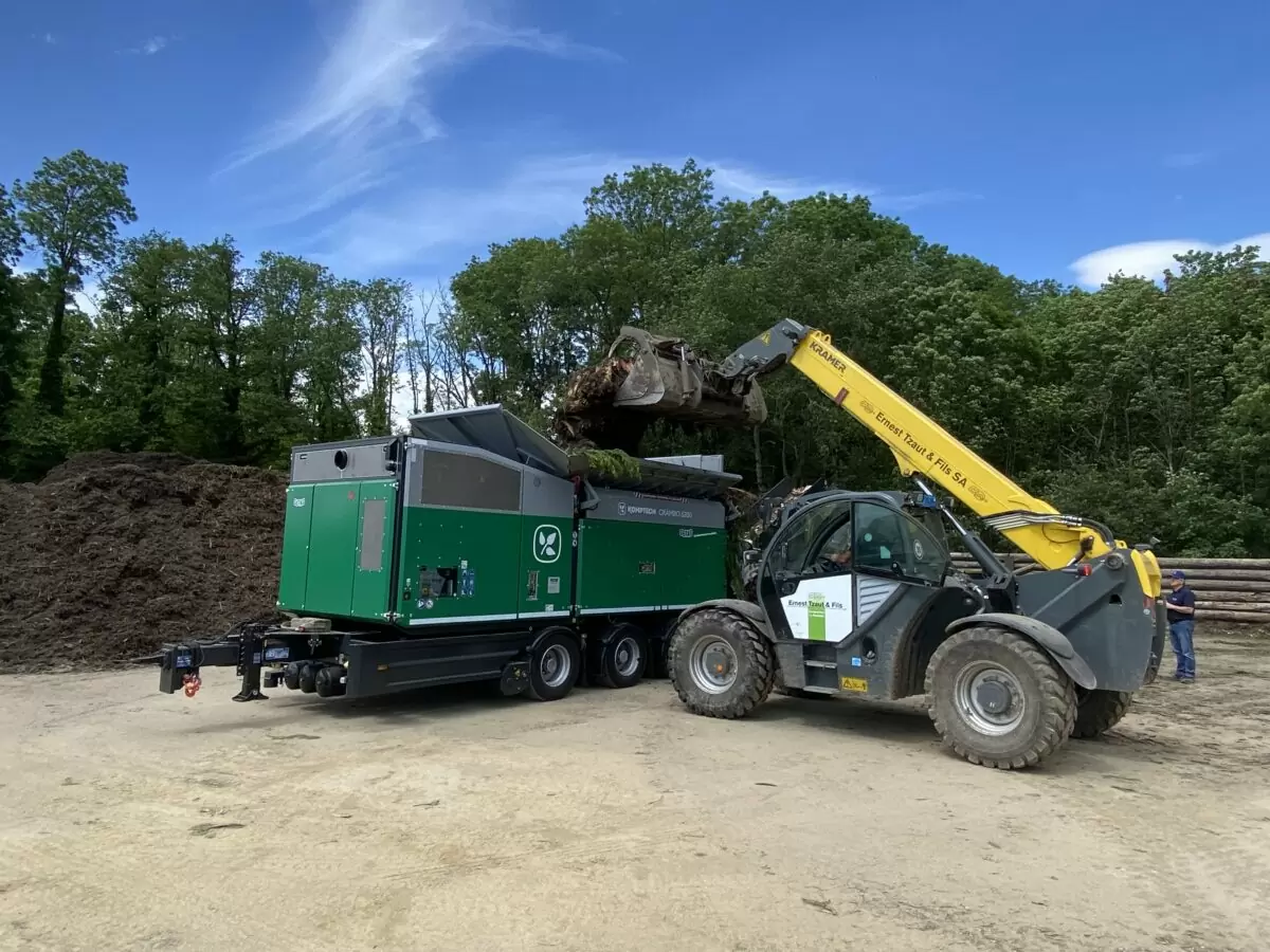 Tzaut-Crambo-5200-Trailer-Radlader-Beschickung